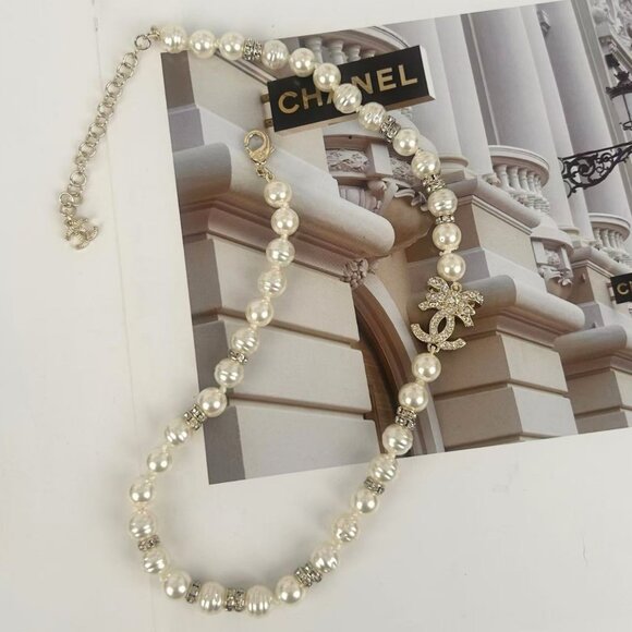 Lustrous Pearl Choker with Signature Embellishment - Picture 2 of 7